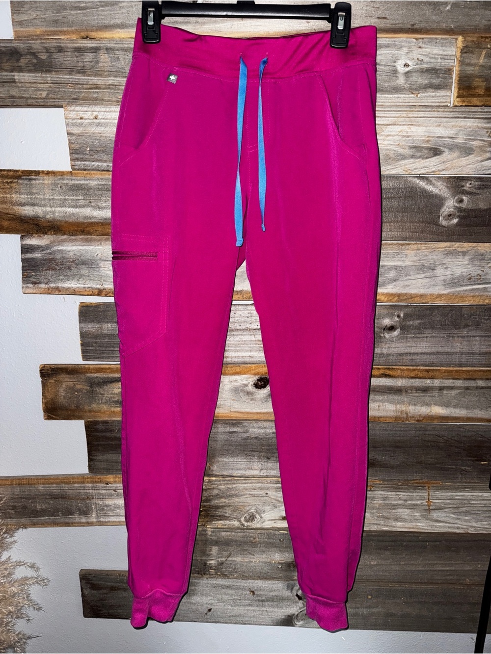 Figs-women’s Zamora jogger scrub pants- hot pink-XS